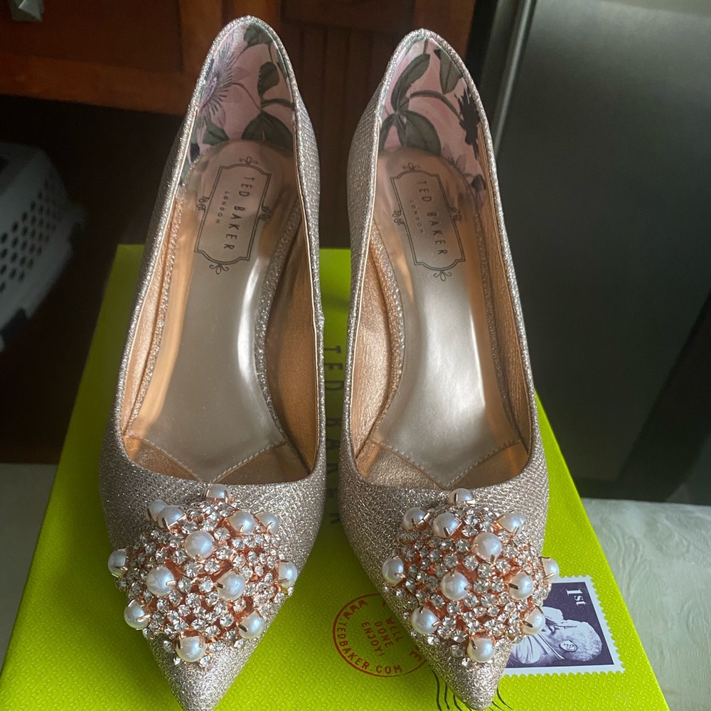 NWOT Ted Baker Rose Gold Dahlrlil Pumps
